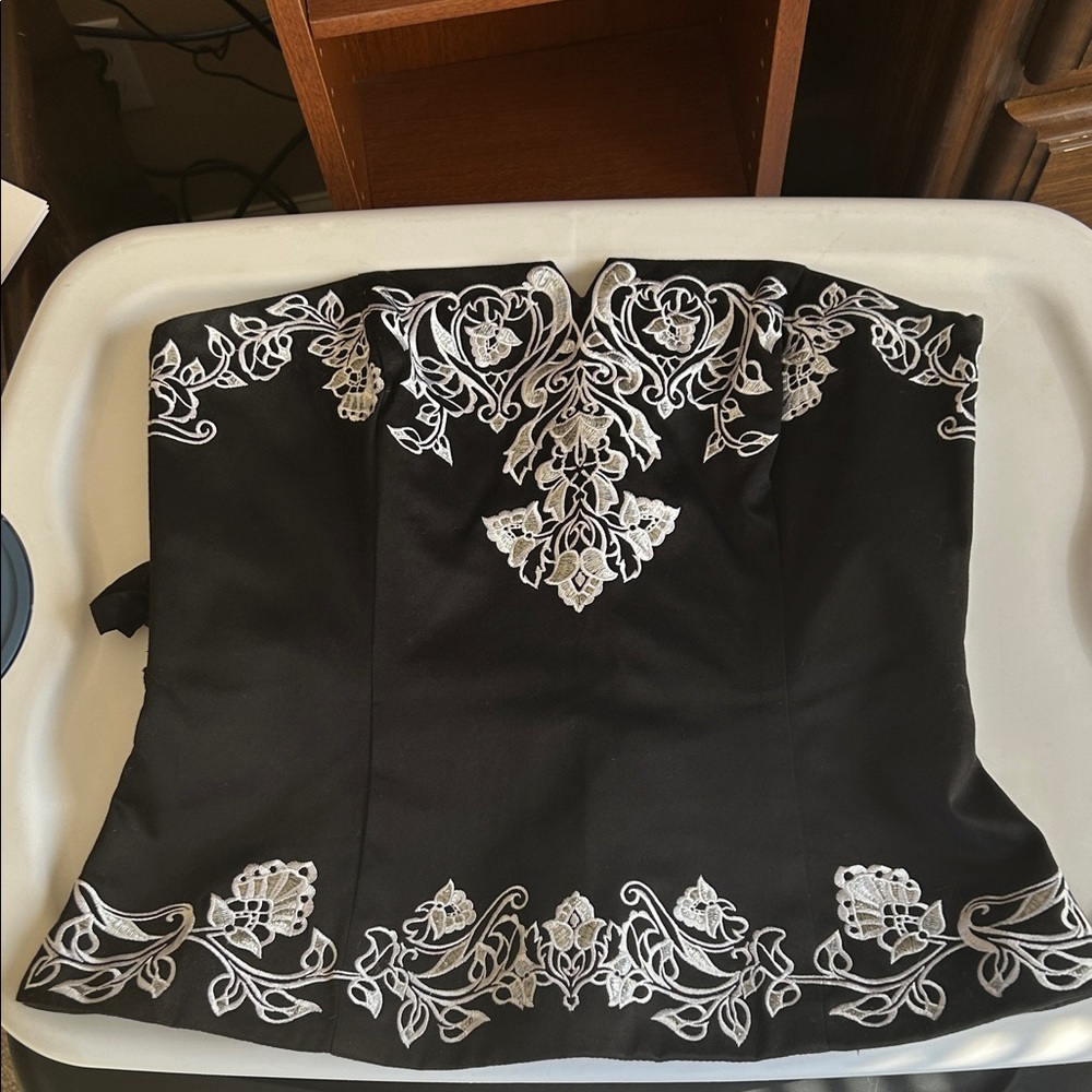 White House Black Market Black and White Embroidered Top